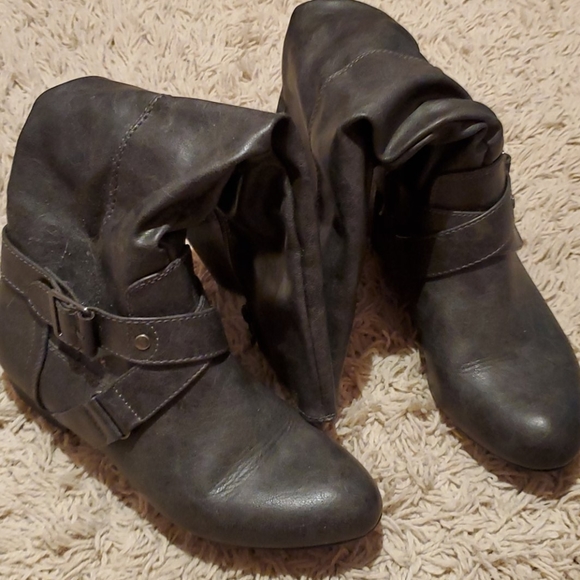 Boots - Picture 2 of 3